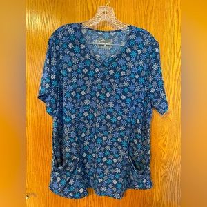 Uniform Advantage Butter Soft Snowflake Scrub Top